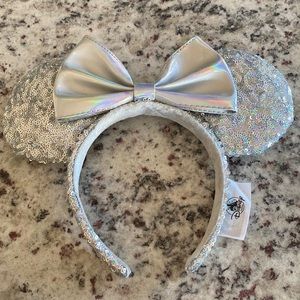 Disney Minnie mouse silver headband